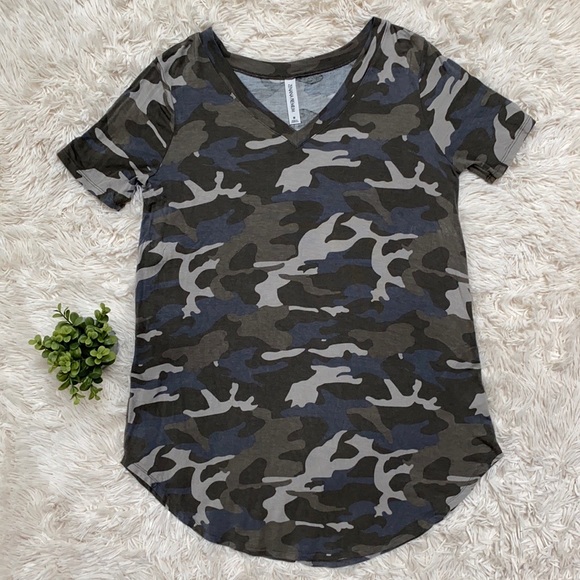 Zenana Premium V-neck Tee 💗 Camouflage - Picture 4 of 11